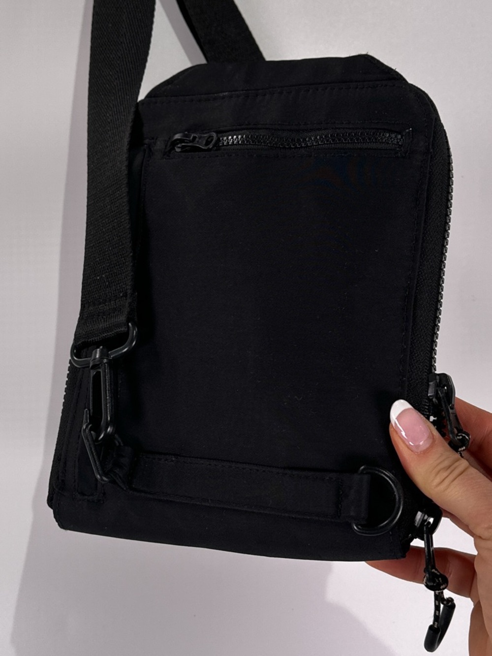 BÉIS The Sport Sling Bag Crossbody Travel Nylon Black 7”x 8”x 2” - Picture 5 of 14